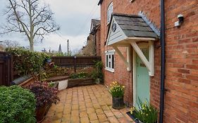 Fab 2 Bed Cotswolds Cottage With Private Courtyard